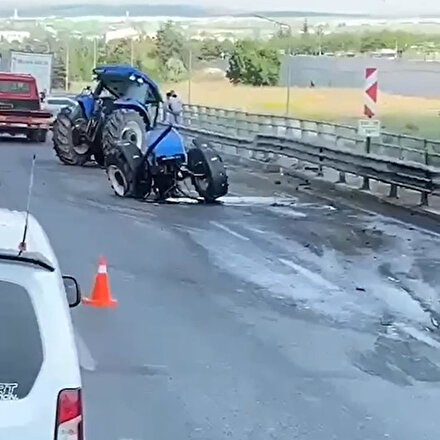 Eskişehirde zincirleme kazada, traktör ikiye bölündü