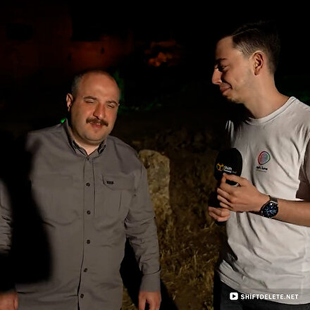 Bakan Varank gençlerle gözlem etkinliğine katılıp çadırda yattı