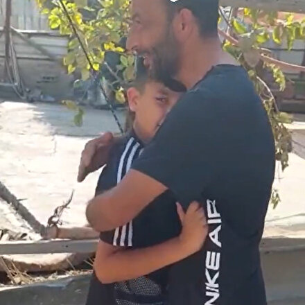 İsrail’in yıktığı evini gören Filistinli çocuk gözyaşına boğuldu
