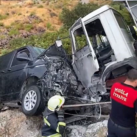 İbrahim Tatlıses Bodrumda trafik kazası geçirdi