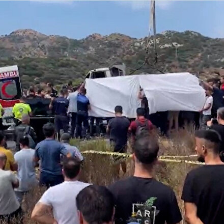 İbrahim Tatlıses trafik kazası sonrası sıkıştığı yerden çıkarıldı