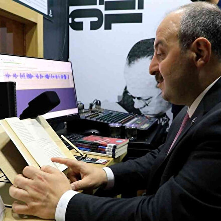 Bakan Varank görme engelliler için kitap seslendirdi