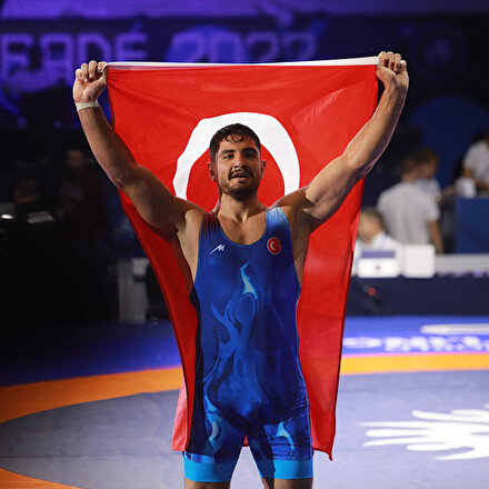 Milli güreşçilerden gururlandıran başarı: Taha Akgül 3. kez dünya şampiyonu oldu