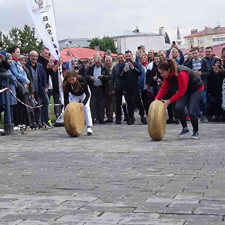 Kars’ta festivalde kaşar yuvarlama yarışı