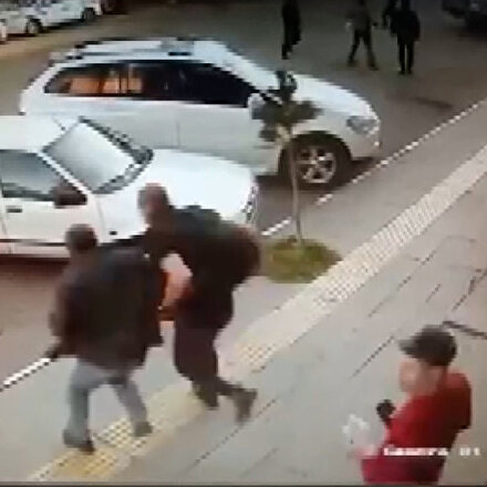 Ardahandaki depremde esnafın kaçış anı kamerada