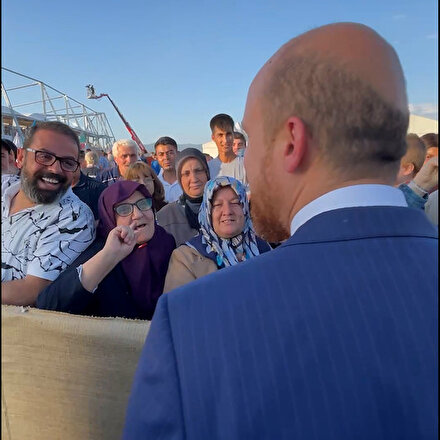 Bilal Erdoğan Cumhurbaşkanı Erdoğana mektup yazan yaşlı kadının mektubunu teslim aldı