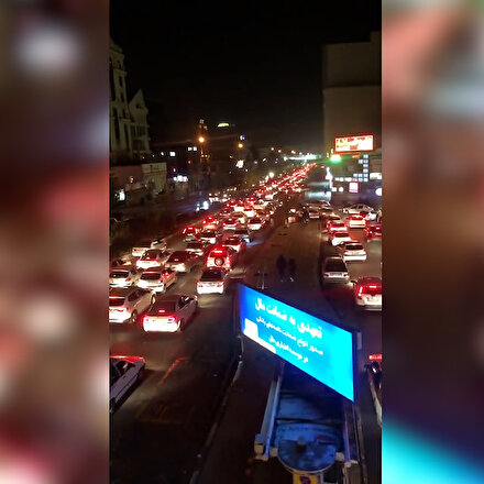 Milli takımın rejimi temsil ettiğini düşünen İranlılar ABD yenilgisini sokaklarda kutladı