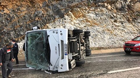 Mersin De Cevik Kuvvet Otobusu Devrildi 9 Polis Yarali
