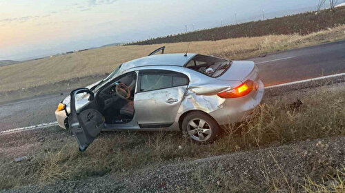 Siirt'te iki otomobil çarpıştı: Araç sürücüleri dahil beş yaralı