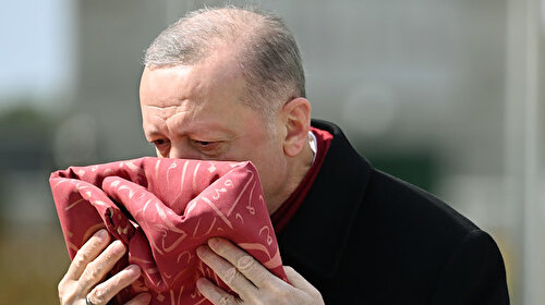 Cumhurbaşkanı Erdoğan önce öpüp sonra başına koymuştu: İşte 129 yıllık o sancağın hikayesi