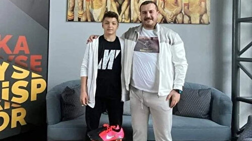 İrfan Can Kahveci'ye topu vermeyen top toplayıcı çocuk ödüllendirildi