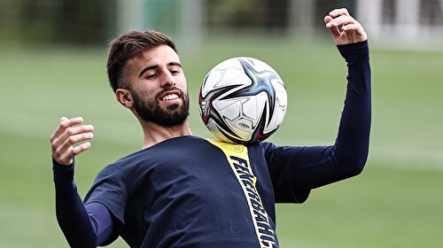 Diego Rossi Fenerbahçe'de kaldı