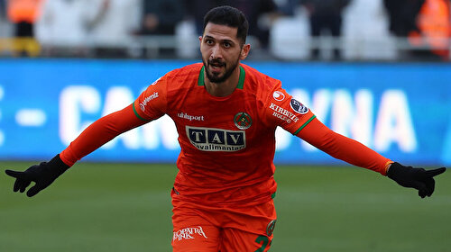 Emre Akbaba Alanyaspor'dan ayrıldı