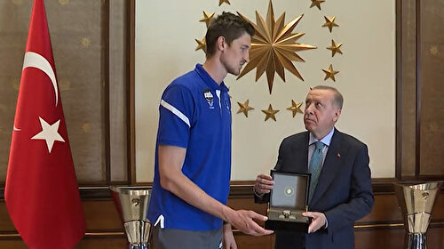 Tibor Pleiss'ın boyu Cumhurbaşkanı Erdoğan'ı şaşırttı