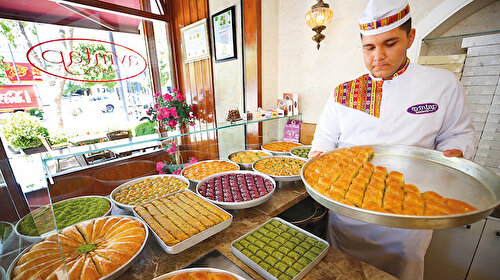 Bayram telaşı başladı: Baklavacılar tam mesaide