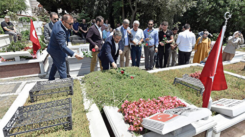 Yeni Şafak ailesi 15 Temmuz şehidi Mustafa Cambaz'ı kabri başında dualarla andı