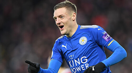 Jamie Vardy imzayı attı