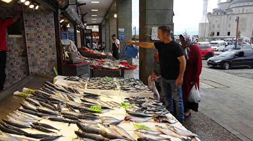 Tezgâhlar yavaş yavaş şenlenmeye başladı