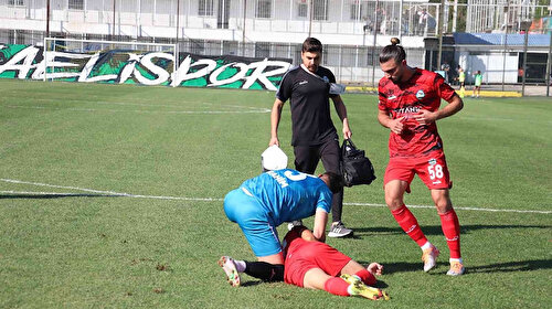 TFF 2.Lig maçında skandal: Futbolcunun dili boğazına kaçtı, hakem oyunu durdurmadı