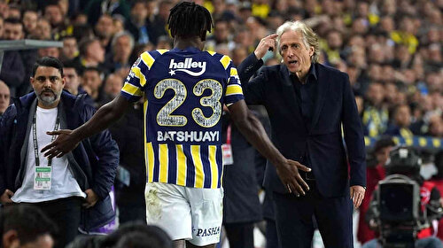 Oyuncusu kırmızı kart gören Jorge Jesus'un hareketi dikkat çekti