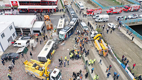 Otobüs ikiye bölündü: Alibeyköy'deki tramvay kazasında 'sinyalizasyon bozuk' iddiası