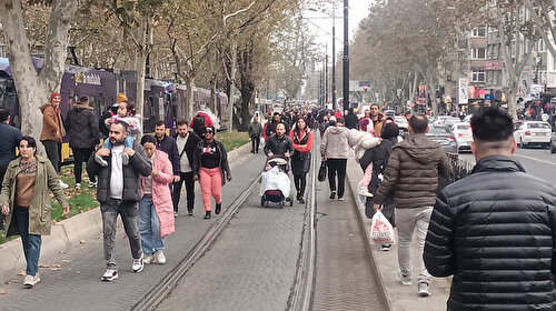 Kabataş-Bağcılar tramvay hattında raydaki parça yerinden çıktı