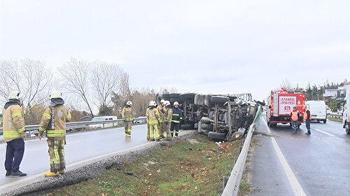 Büyükçekmece'de tüp kamyonu devrildi: Şoför hayatını kaybetti