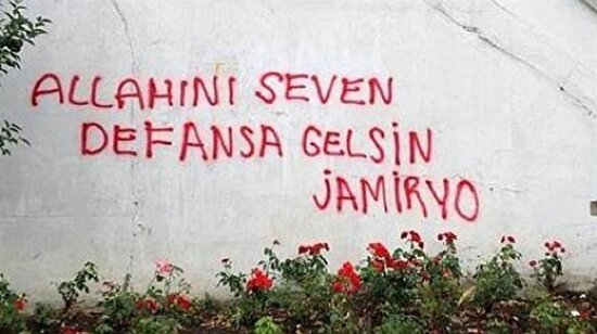 Yaratıcı duvar yazıları yazan 14 insan karakteri