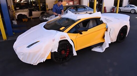 Lamborghini Aventador'un sahibine teslim edilişi