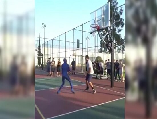 Basket Oynarken Milleti Tek Tek Bakkala Gönderen Örümcek Adam ...