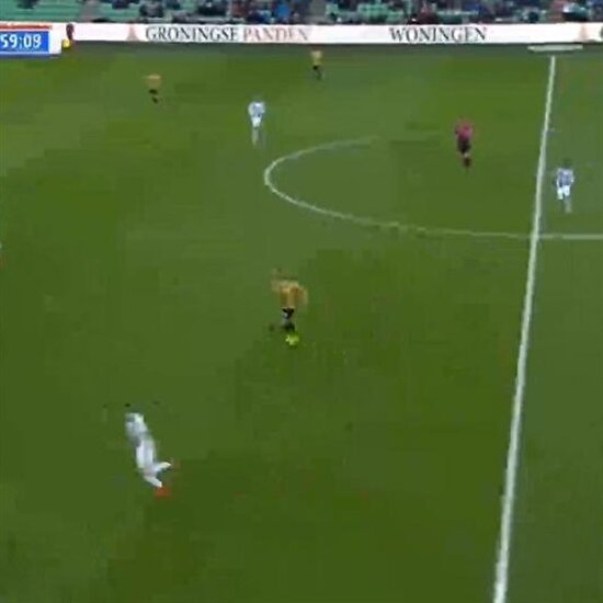 Kendi kalesine öyle bir gol attı ki