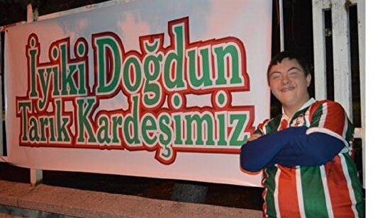 Down Sendromlu taraftara sürpriz doğum günü
