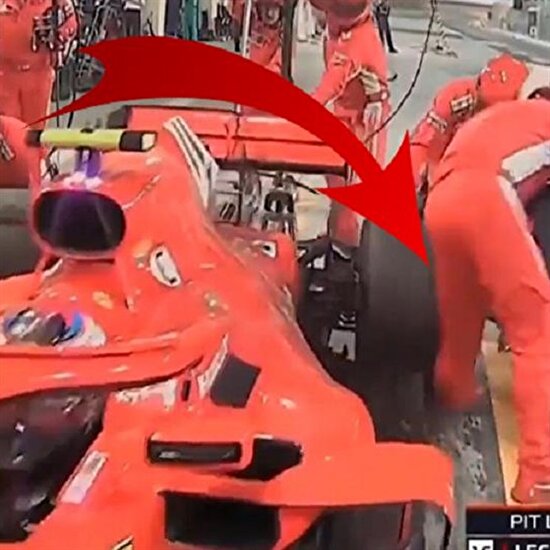 Kimi Raikonen'in Mekaniklerin ayağını kırma anı!