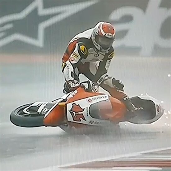 Yarışı bırakıp sörf yapmaya başlayan MotoGp pilotu