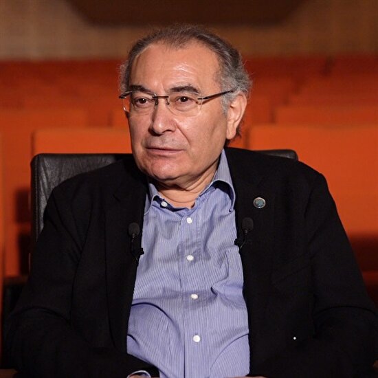 Nevzat Tarhan: “Gençlere günü planlamayı öğretebilirsek internet tuzağından kurtarırız.”
