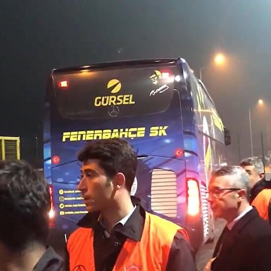 Ali Koç futbolcuları otobüsle gönderdi