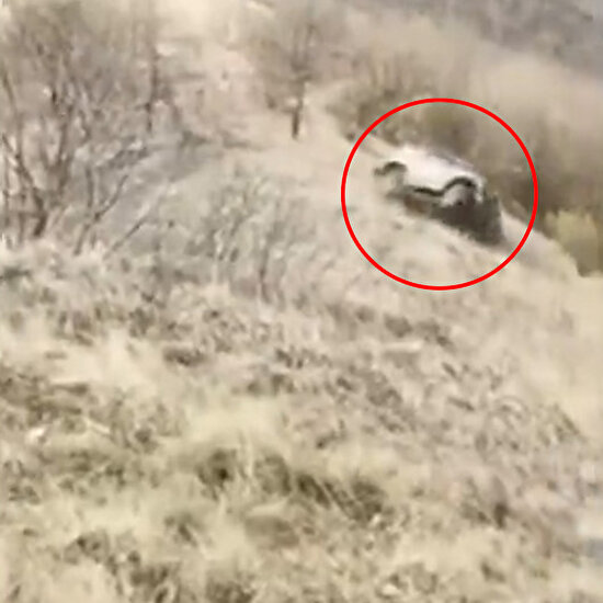 Off-road yarışında feci kaza: 100 metre yüksekten ağaçlık alana yuvarlandı