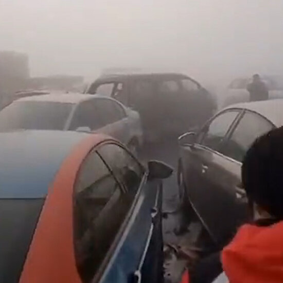 31 aracın karıştığı zincirleme kaza kamerada