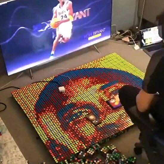 Yüzlerce Rubik Küpü ile 'Kobe Bryant' portresi