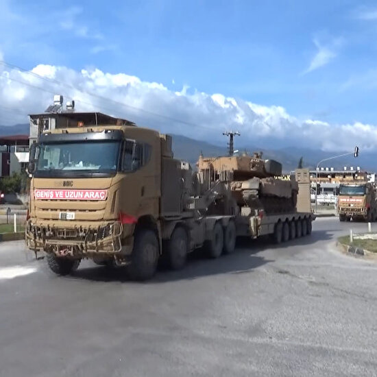 Suriye sınırına askeri sevkiyat: Çok sayıda obüs ve zırhlı personel taşıyıcısı yola çıktı
