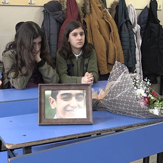 Depremde yitirdikleri arkadaşlarını unutmadılar