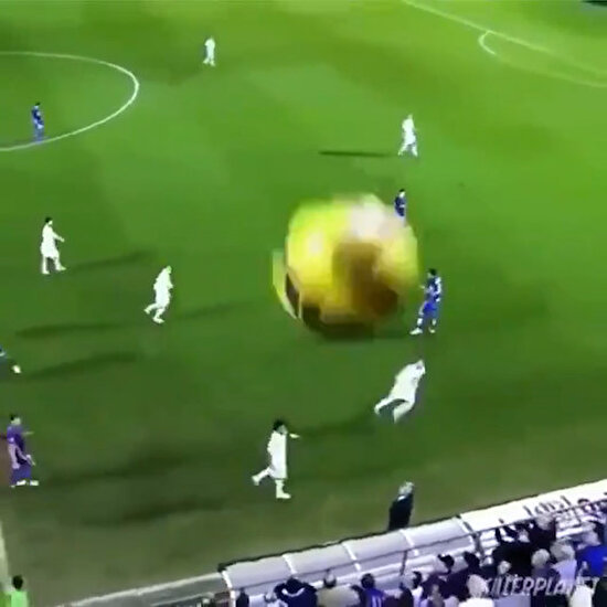 Real Madrid'li futbolcu kameramanı vurursa
