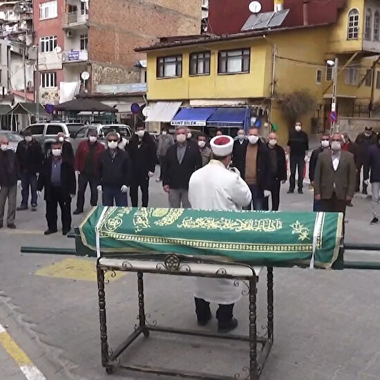 Cenaze namazında koronavirüs tedbiri