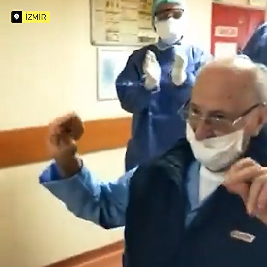 95 yaşındaki İsmail amca alkışlarla taburcu oldu