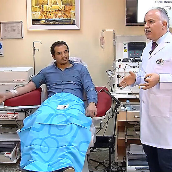 Yeni tip koronavirüsü yenen doktor ilk plazma bağışçısı oldu