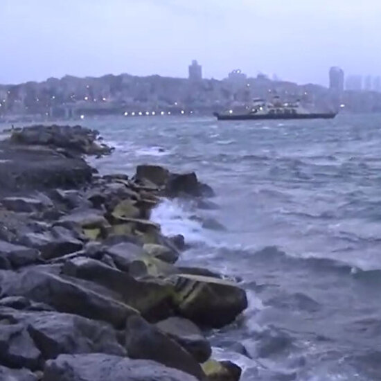 İstanbul'da kuvvetli fırtına devam ediyor: Hızı 90 km/sa