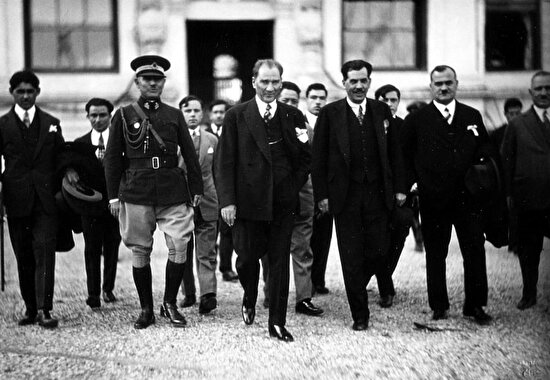 Mustafa Kemal Atatürk'e Başkomutanlık yetkisi verildi
