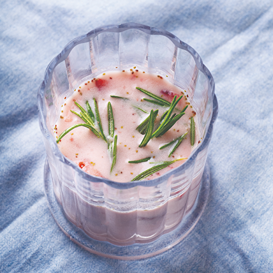 Çilekli Biberiyeli Smoothie