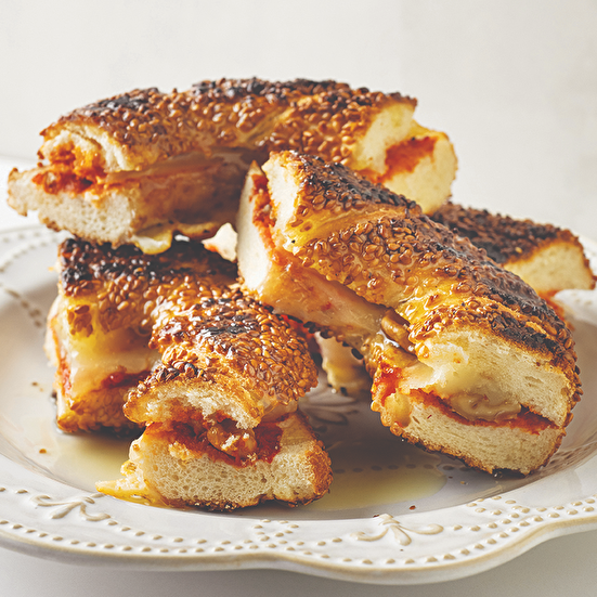 Acukalı Peynirli Simit Tost