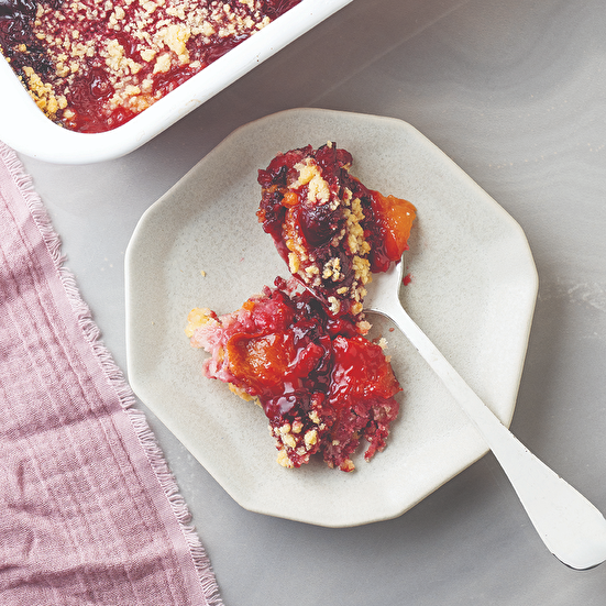 Vişneli ve Erikli Crumble